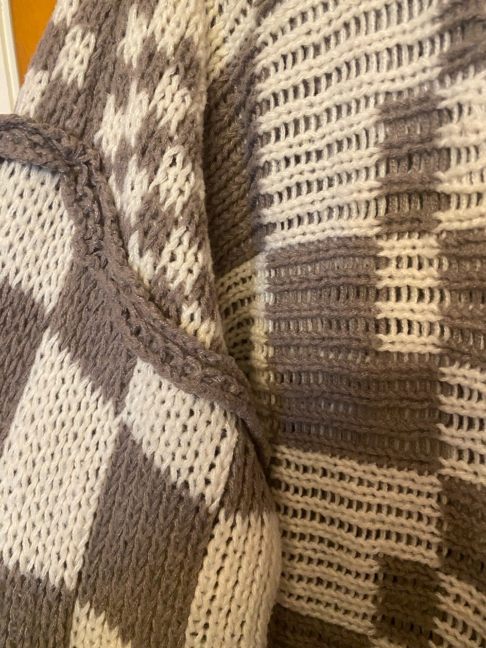 TALULAH Gray and White Checkered Open-Front Cardigan - Picture 5 of 6